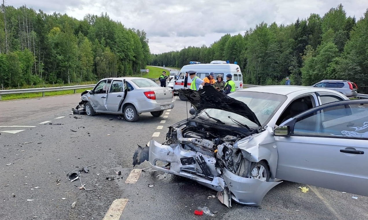 Пожилой автомобилист устроил аварию с четырьмя пострадавшими в Шекснинском  районе